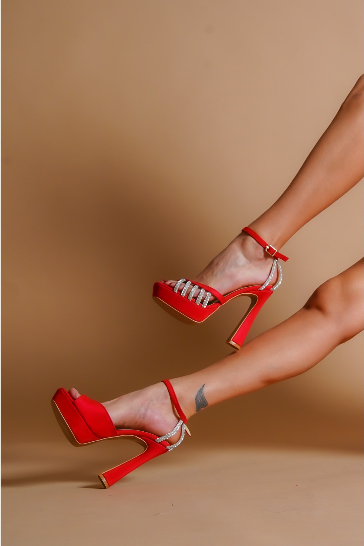 Ayakkabı Ateşi Kırmızı Süet Taş Detaylı Tasarım Kadın Ayakkabı Melanie