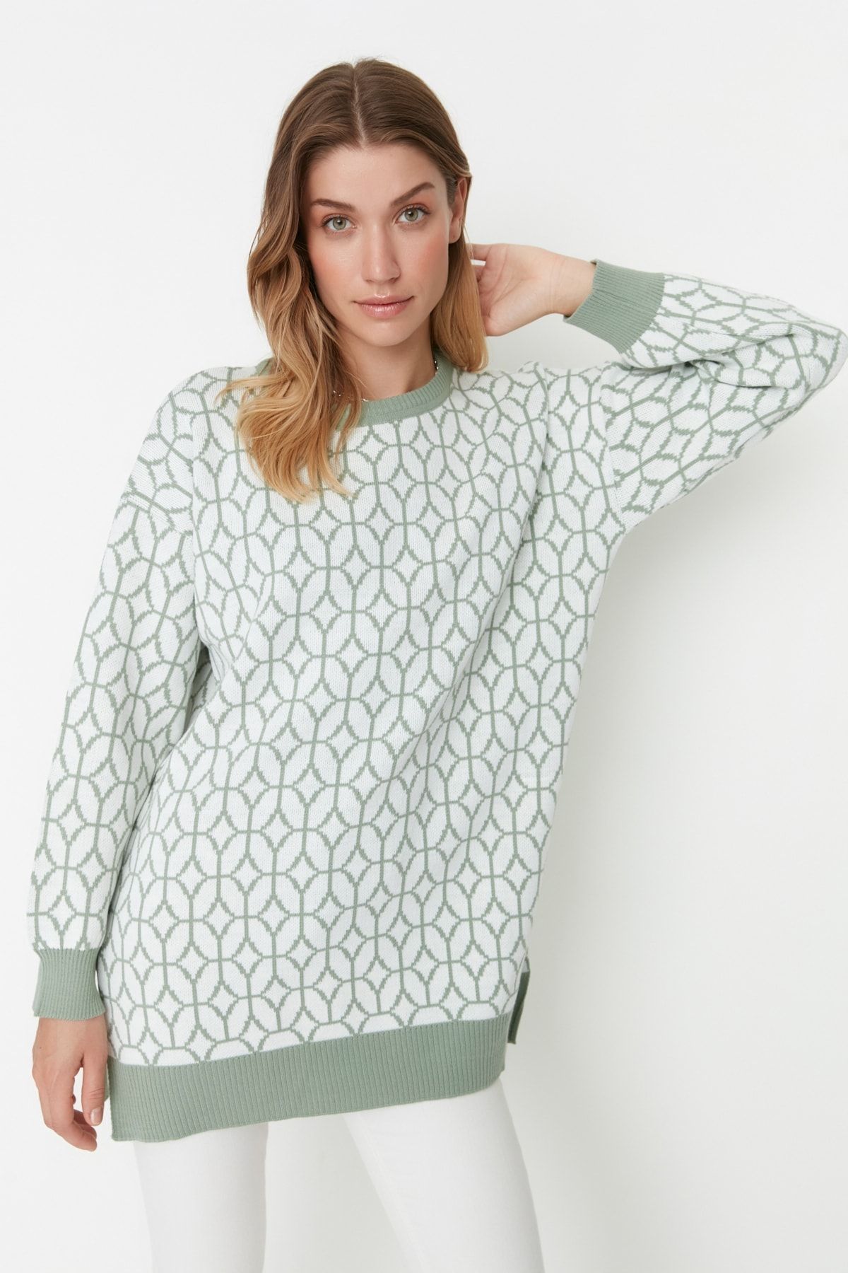 Trendyol Modest Yeşil Geometrik Desenli Triko Kazak TCTAW23KZ00051
