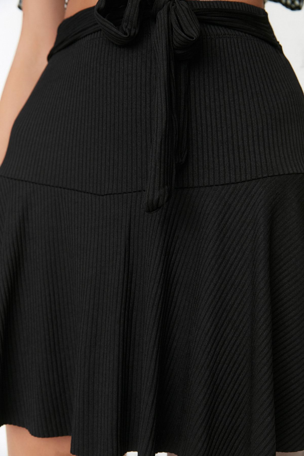 Trendyol Collection-Černá sukně Mini pletené šortky s vysokým pasem TWOSS21SR0621 3