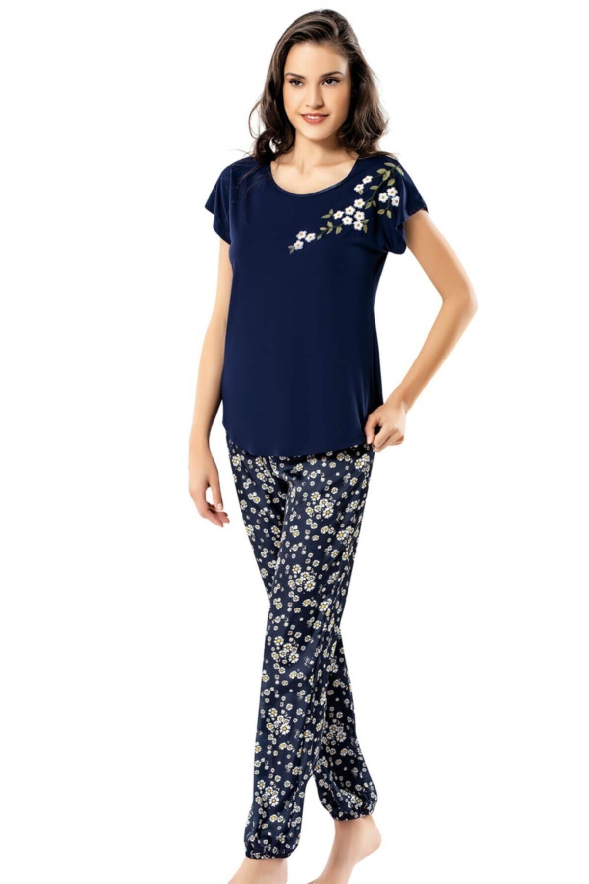 kadin lacivert papatya desenli ikili penye gecelik pijama takimi