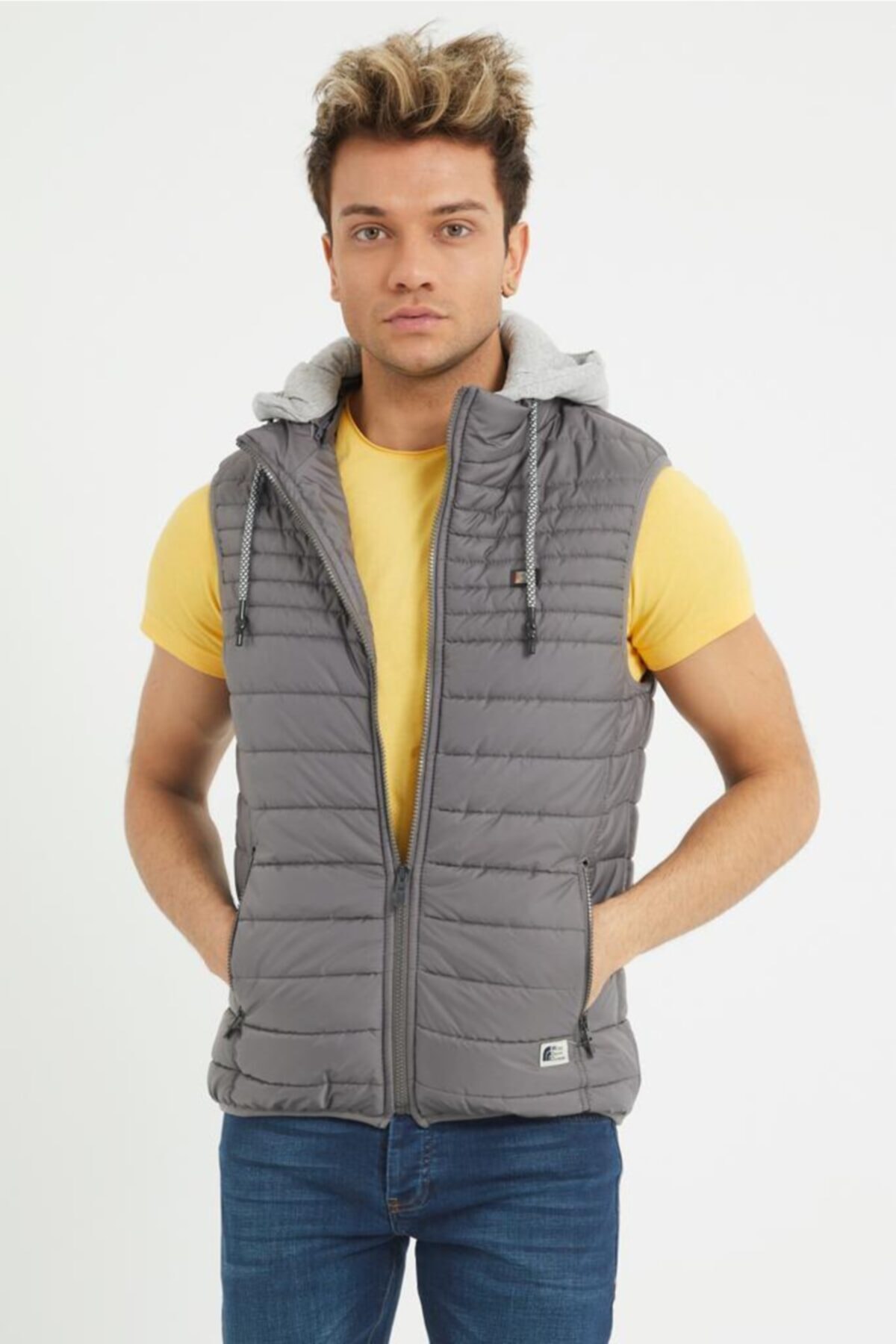 وایز جلیقه پفی مردانه کلاه دار شانه شده با آستر نخی - خاکستری