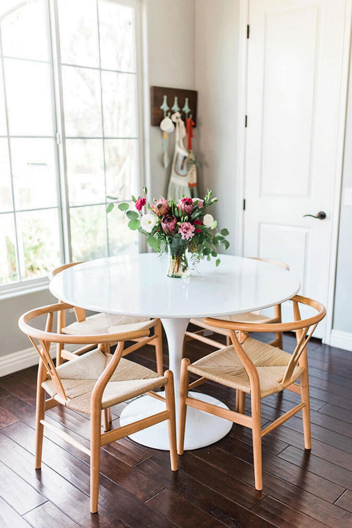 подобрать стулья к деревянному столу