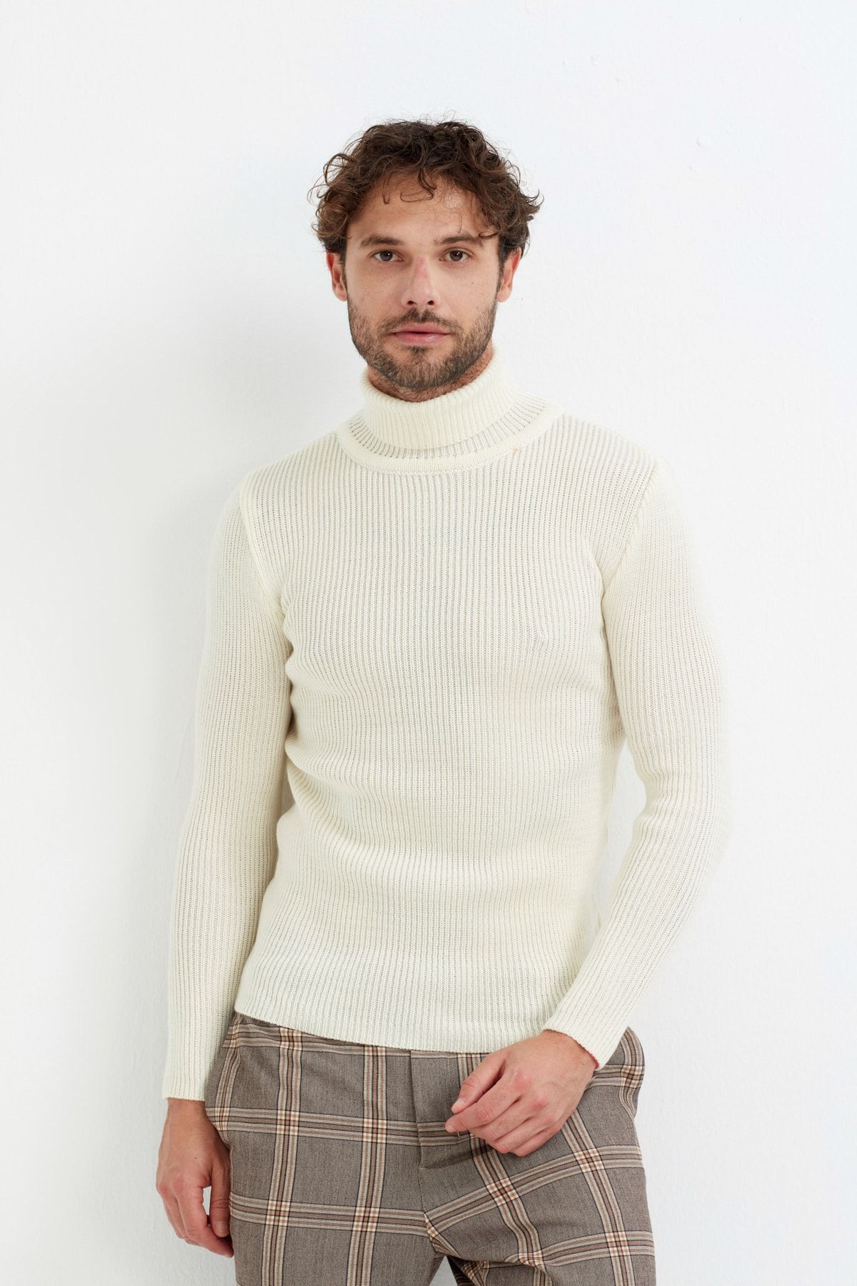 Thin cream sweater cheap