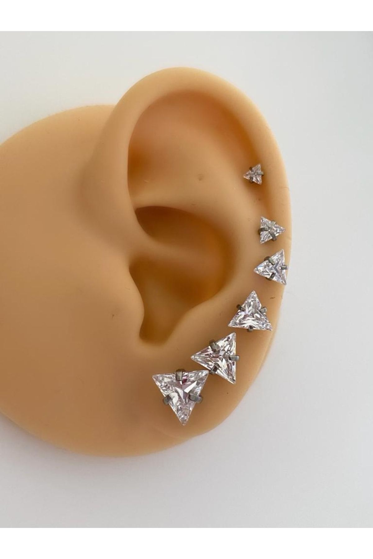Arescollection Surgical Steel Single Stone Triangle Piercing