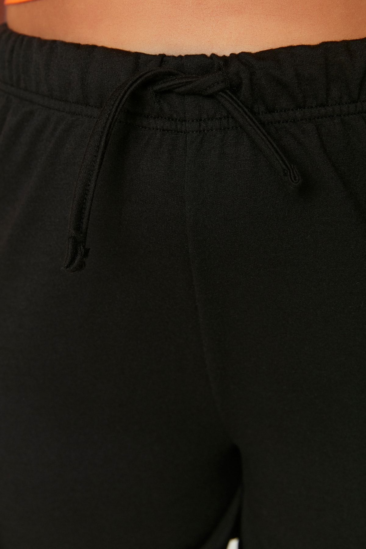 Trendyol Curve-Černé knitované šortky a Bermudy TBBSS22SR0143 3