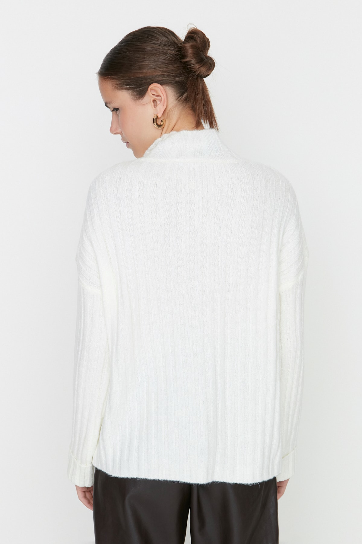 Trendyolmilla  Ekru Geniş Kalıp Yumuşak Dokulu Dik Yaka Triko Kazak TWOAW21KZ0783 - Görsel 8