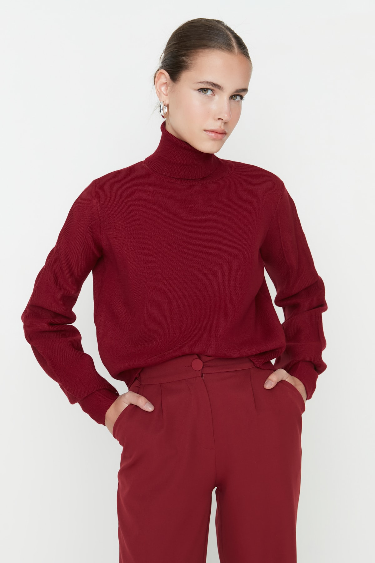 Trendyol Collection Weinroter Basic-Rollkragenpullover aus Strick TWOAW21KZ0485