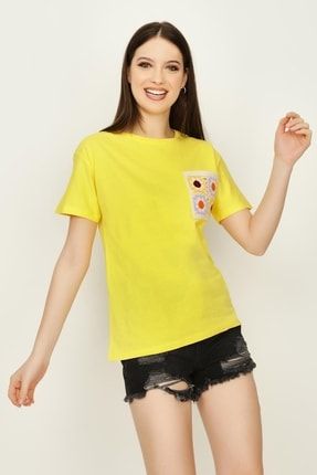 Kadın Sarı Cep Nakışlı Basic T-shirt SLC-TSH002