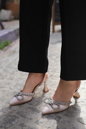Kadın Bej Saten Fiyonk Taşlı Topuklu Ayakkabı FİYONKS