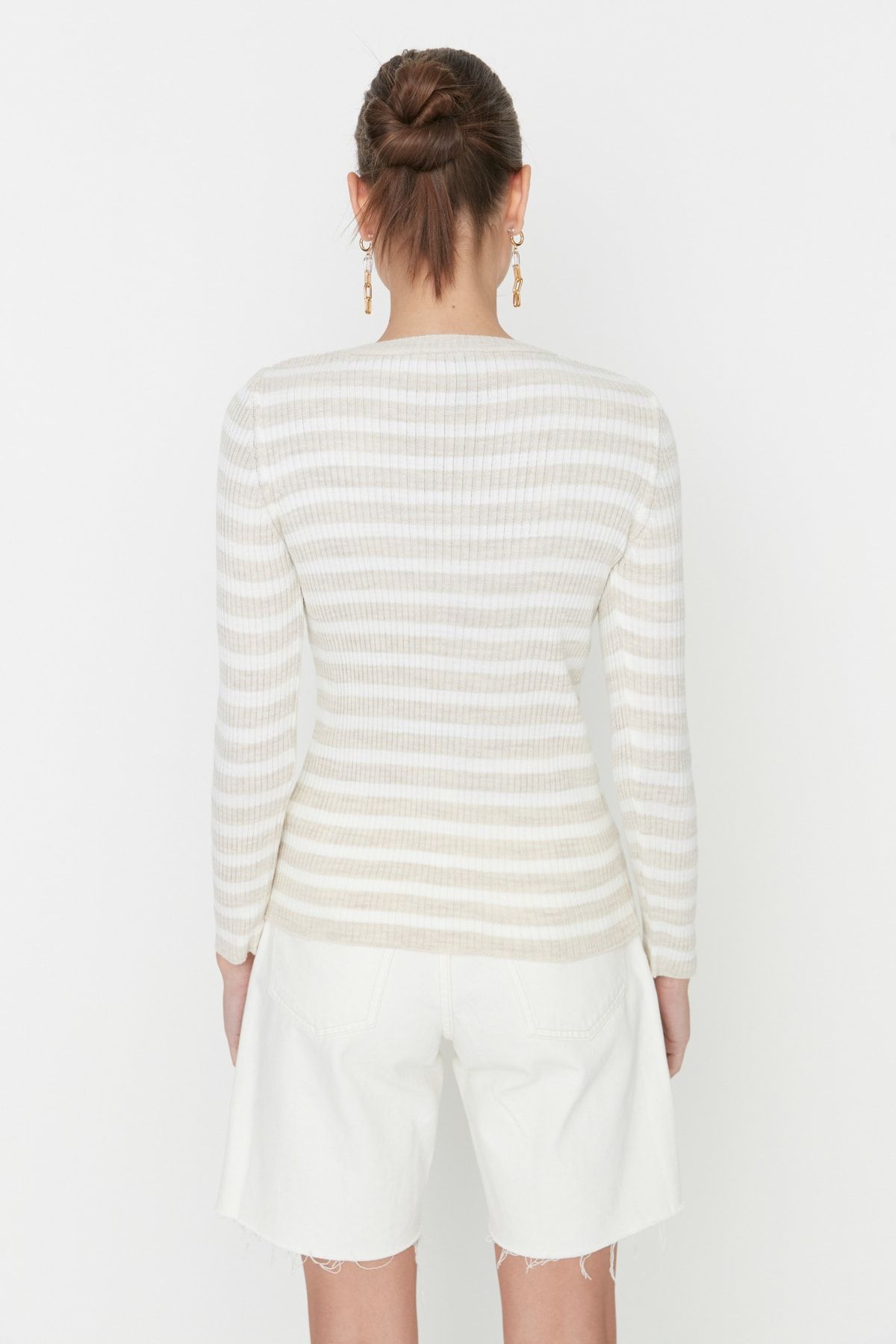 Trendyol Collection-Steinfarbener Basic-Strickpullover mit Streifen TWOAW21KZ0942 5