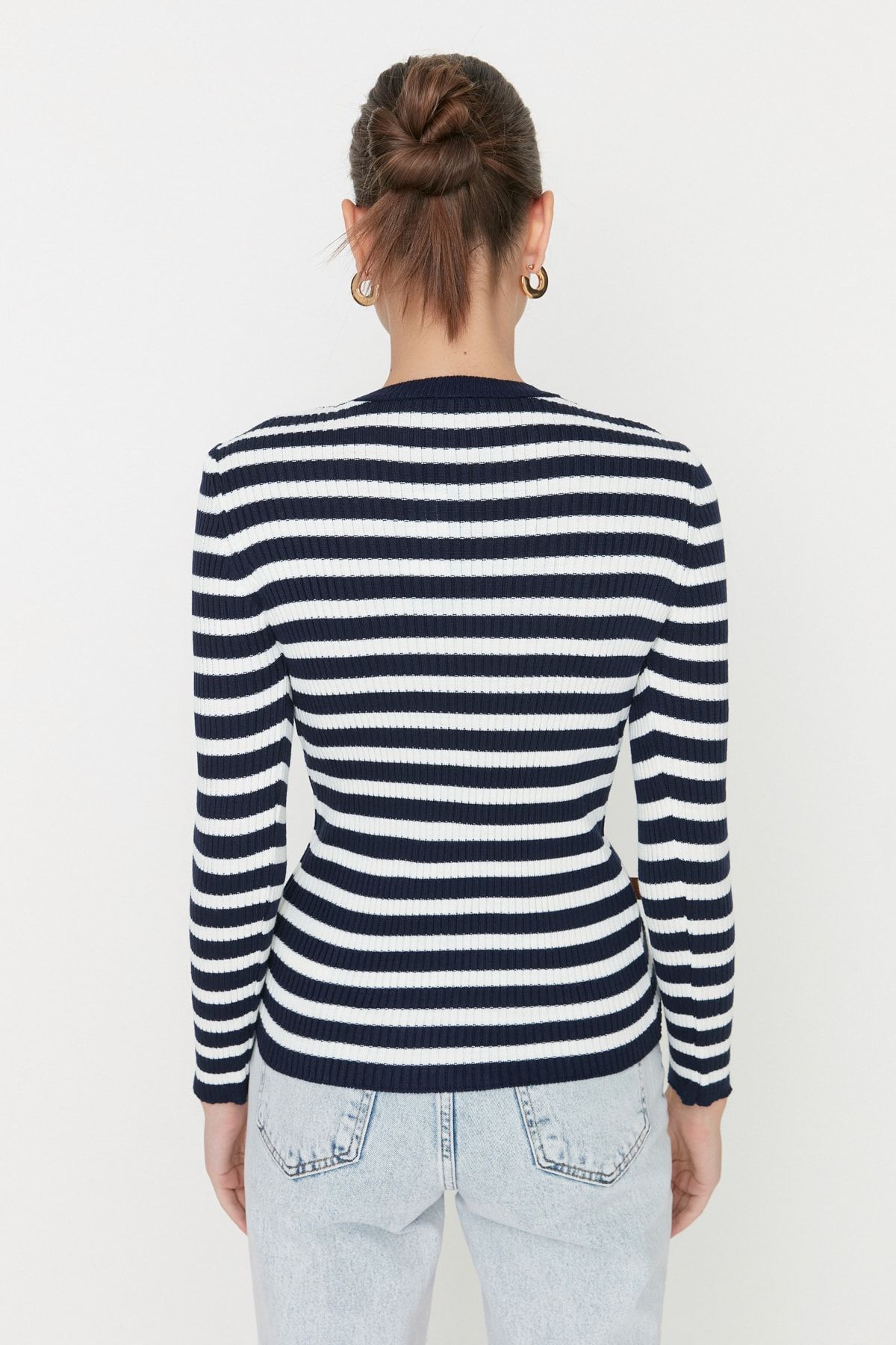 Trendyol Collection-Marineblauer Basic-Strickpullover mit Streifen TWOAW21KZ0942 5
