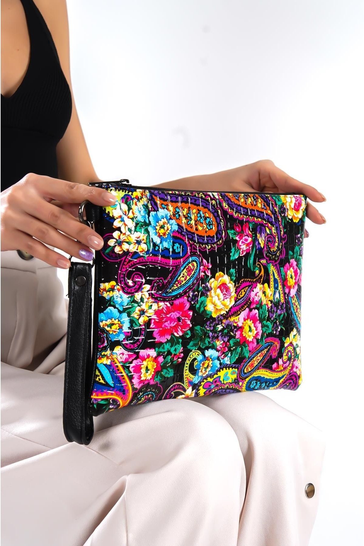 Camilla clutch store bag