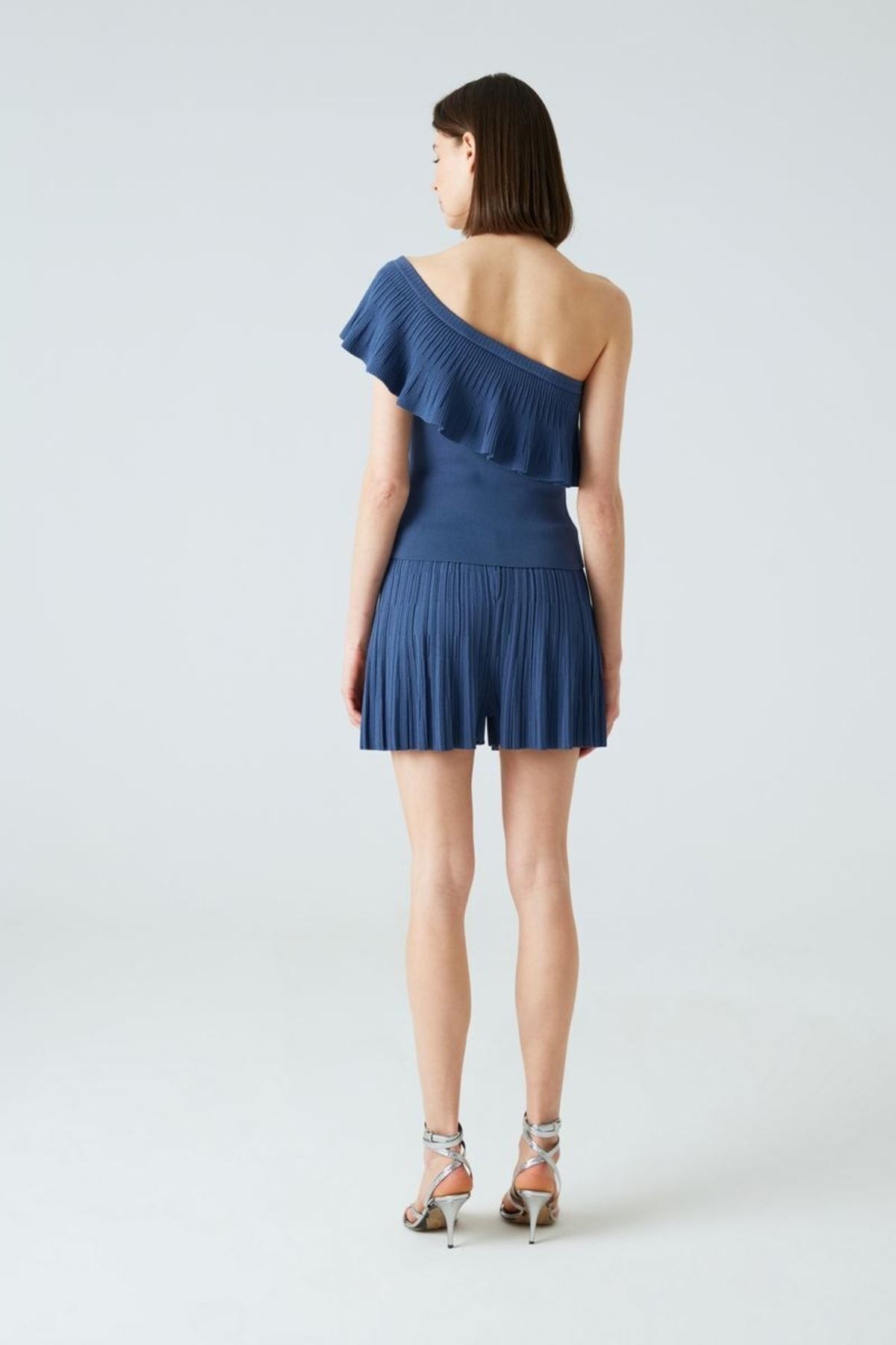 JOIN US-Blaue Mini-Strickshorts mit Falten 4