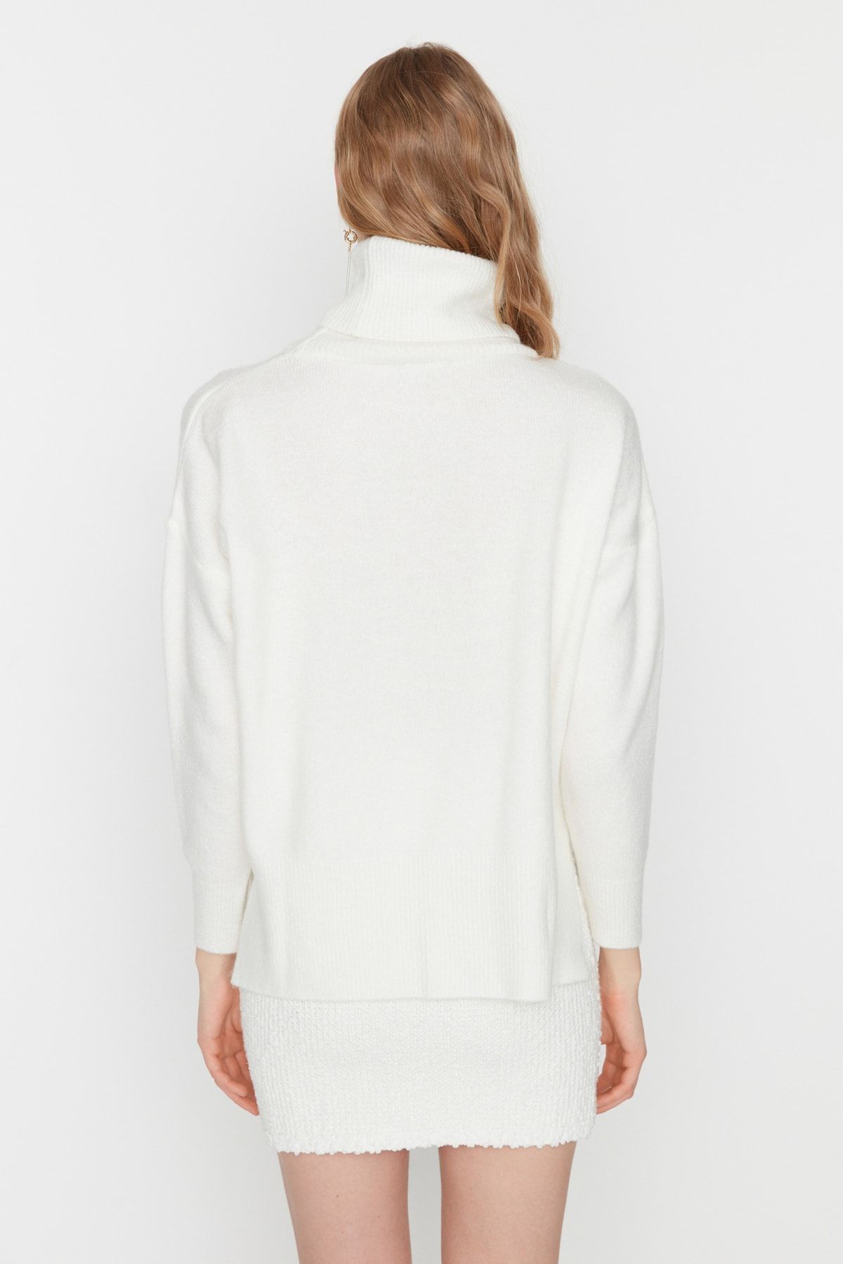 Trendyol Collection-Ecrufarbener Rollkragenpullover mit weicher Struktur TWOAW20XS0026 5