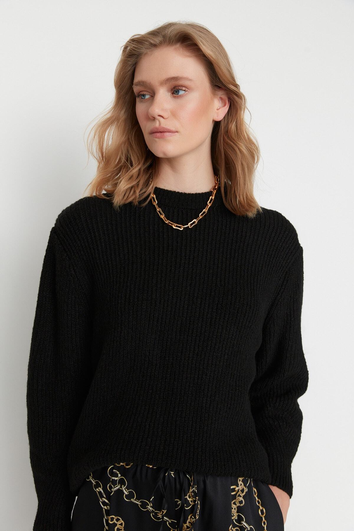 Trendyol Collection Czarny sweter dla par Basic Knitwear - szeroki krój, miękka faktura Twoaw20Fv0142