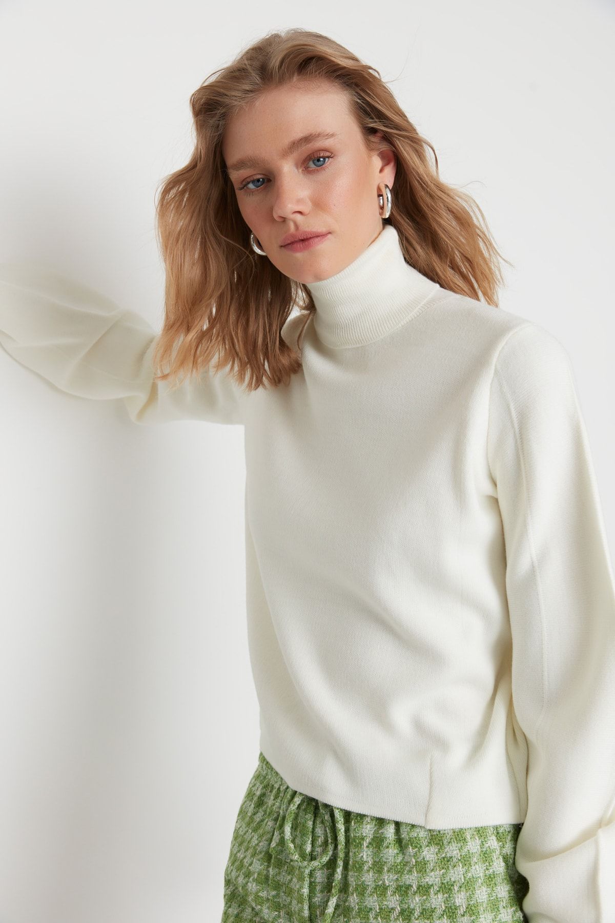 Trendyol Collection-Ecru Basic Turtleneck Sweater TWOAW21KZ0485 2