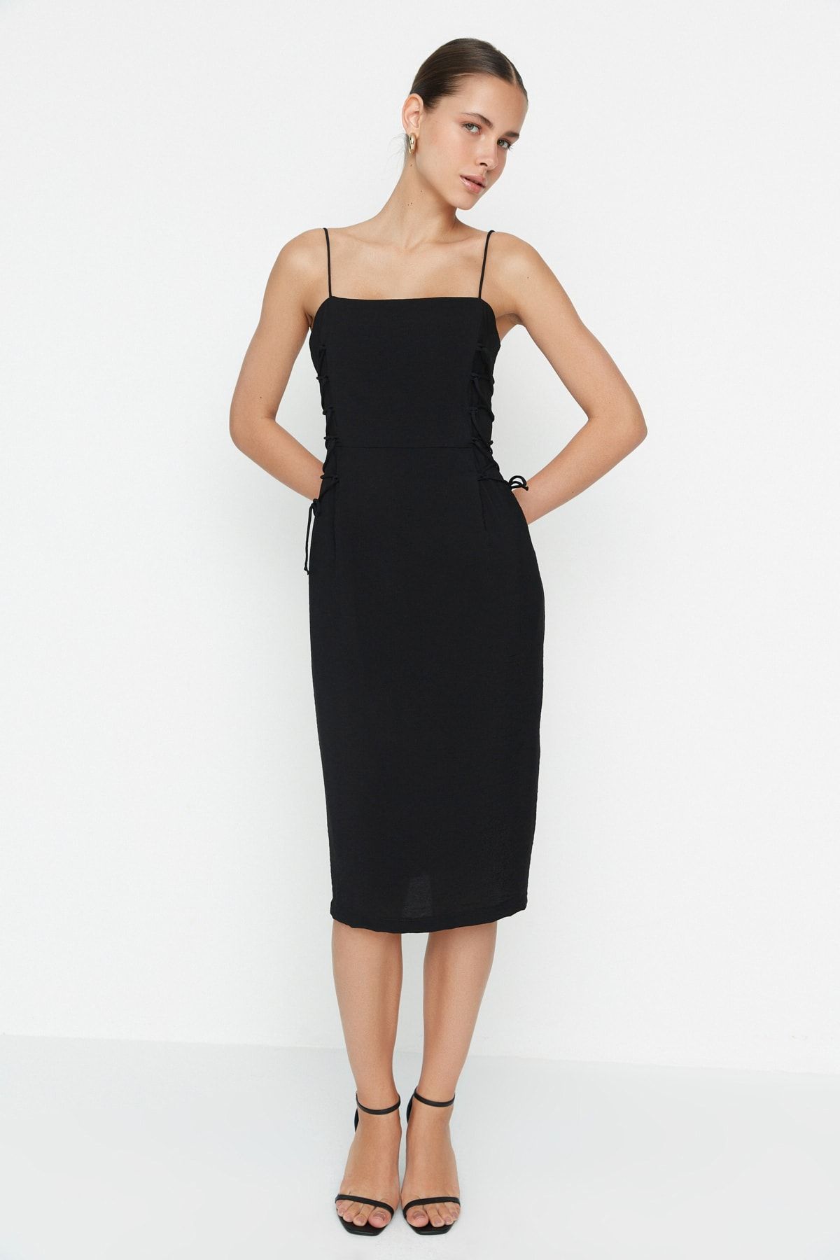 Trendyol Collection Kleid Schwarz A-Linie Fast ausverkauft