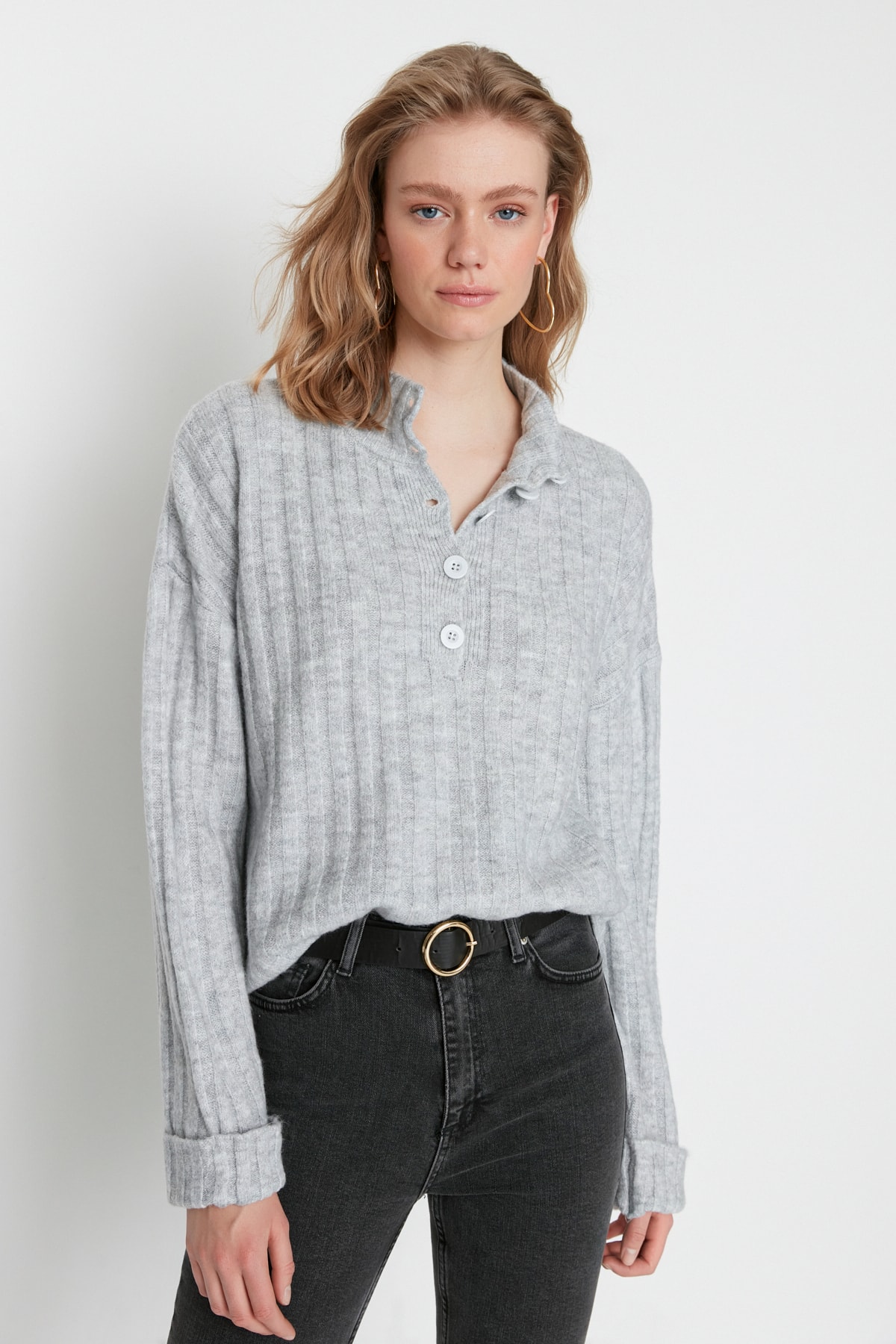 Trendyolmilla  Gri Geniş Kalıp Yumuşak Dokulu Dik Yaka Triko Kazak TWOAW21KZ0783 - Görsel 3