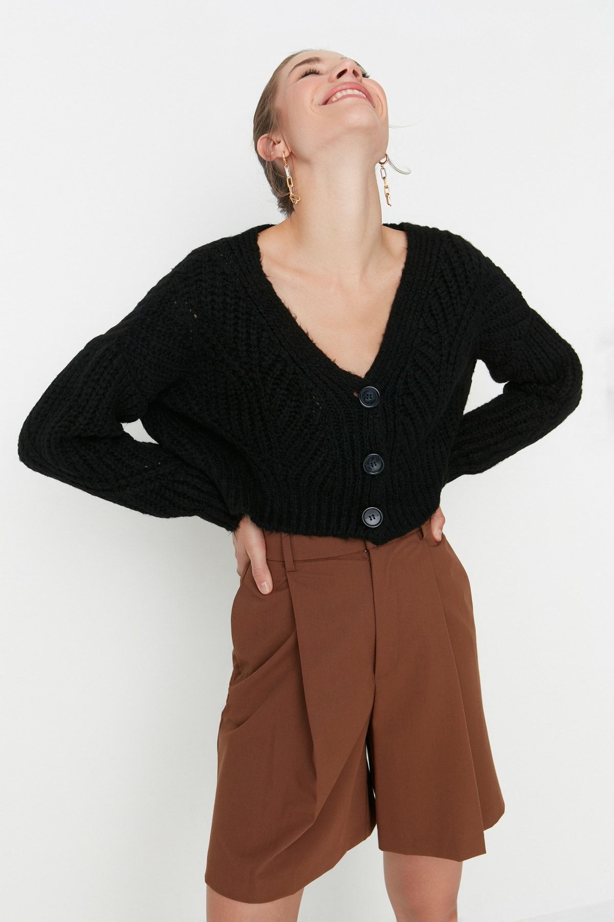 Trendyol Collection-Schwarzer kurzer weicher strukturierter Strickcardigan TWOAW21HI0017 3
