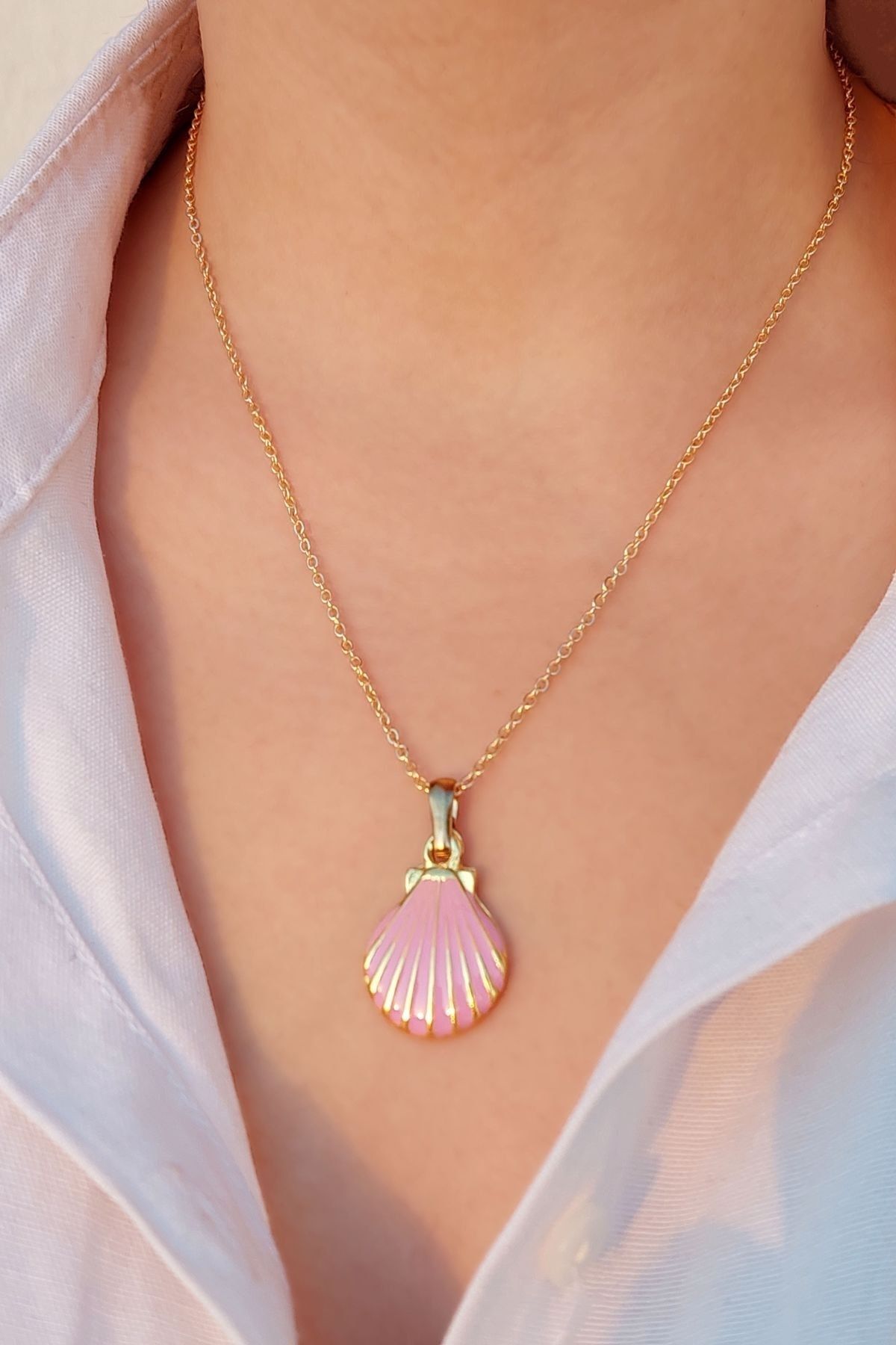 Pink top powder necklace