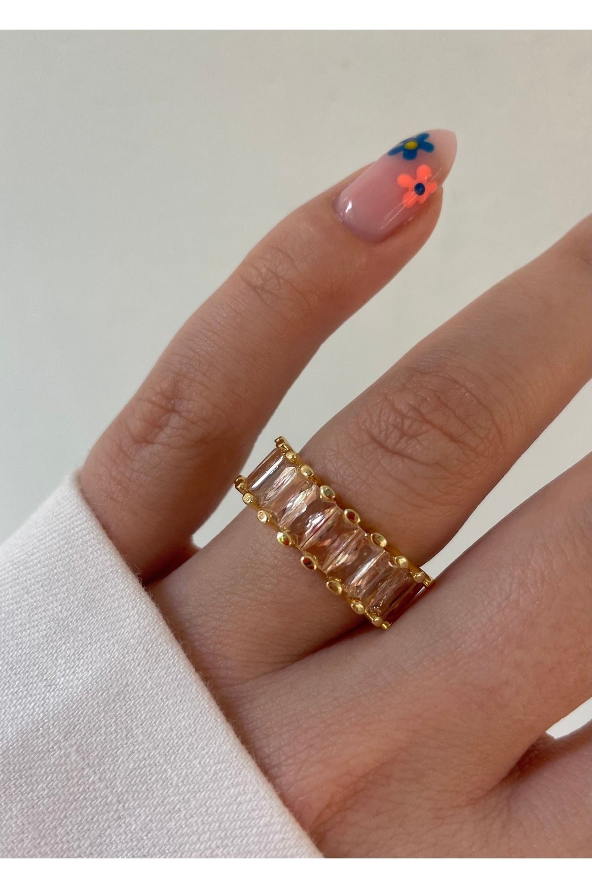 Gold hot sale baguette ring