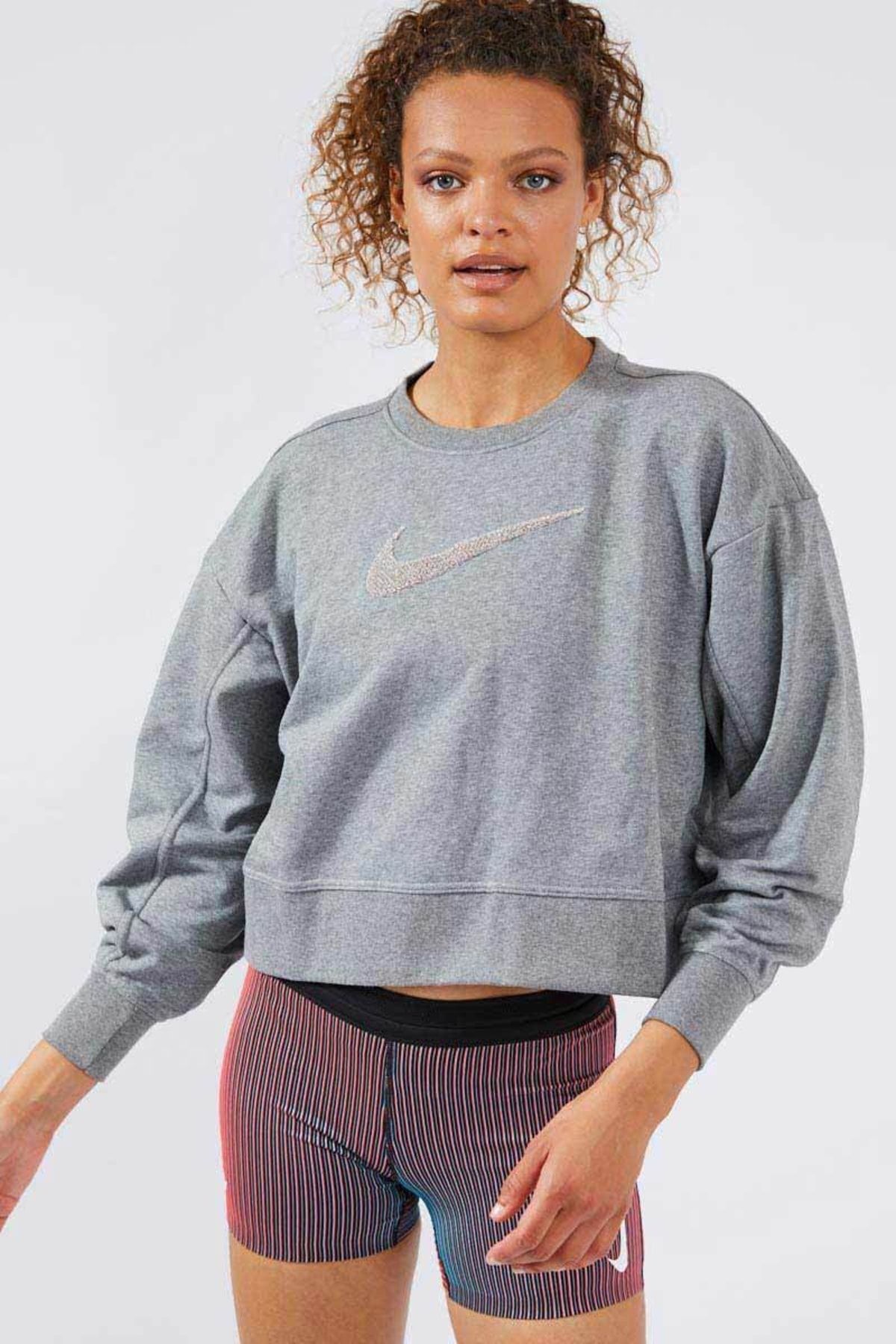 Nike dry crew deals neck crop sweatshirt ladies