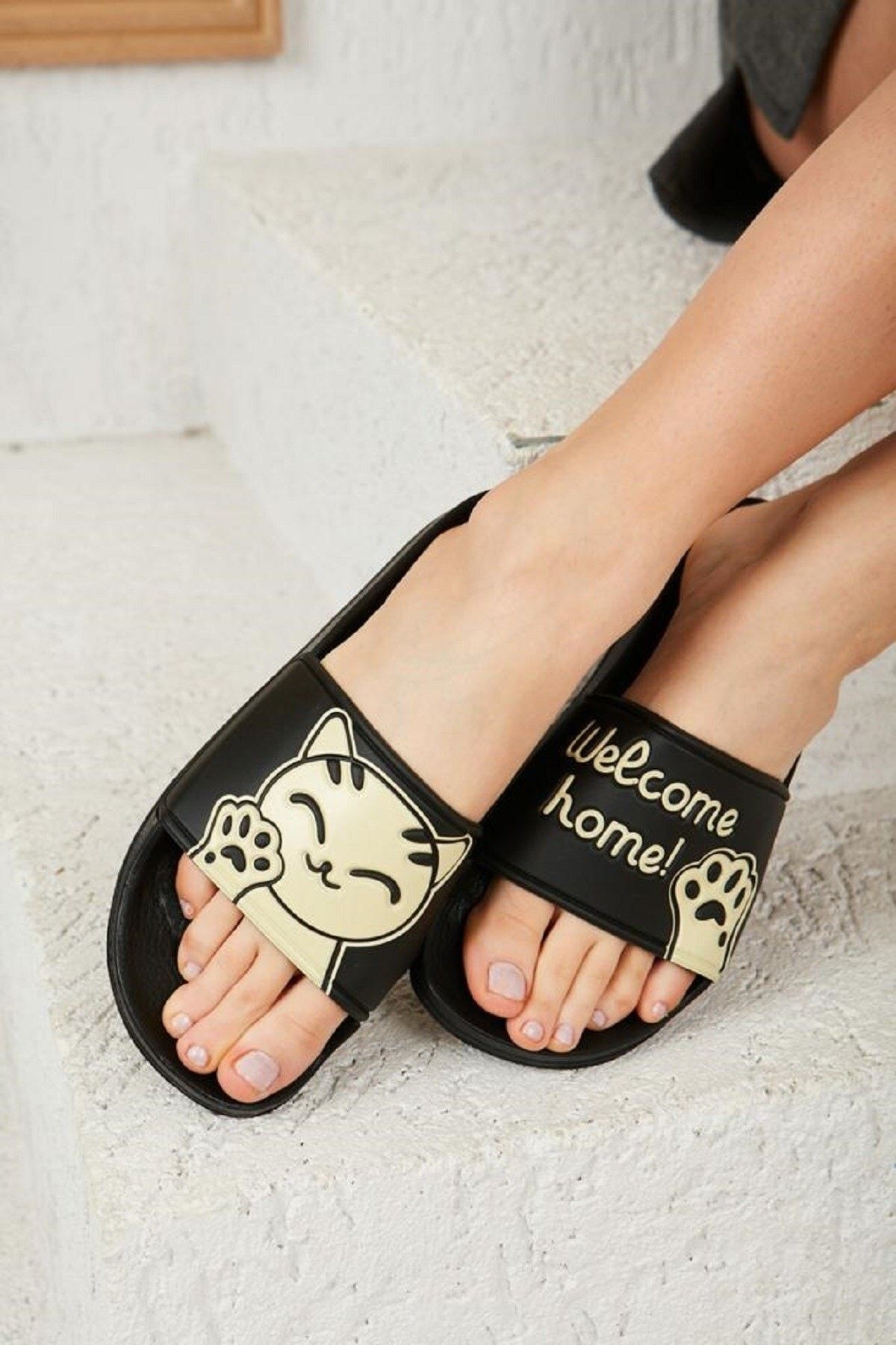 Home slippers online for girls