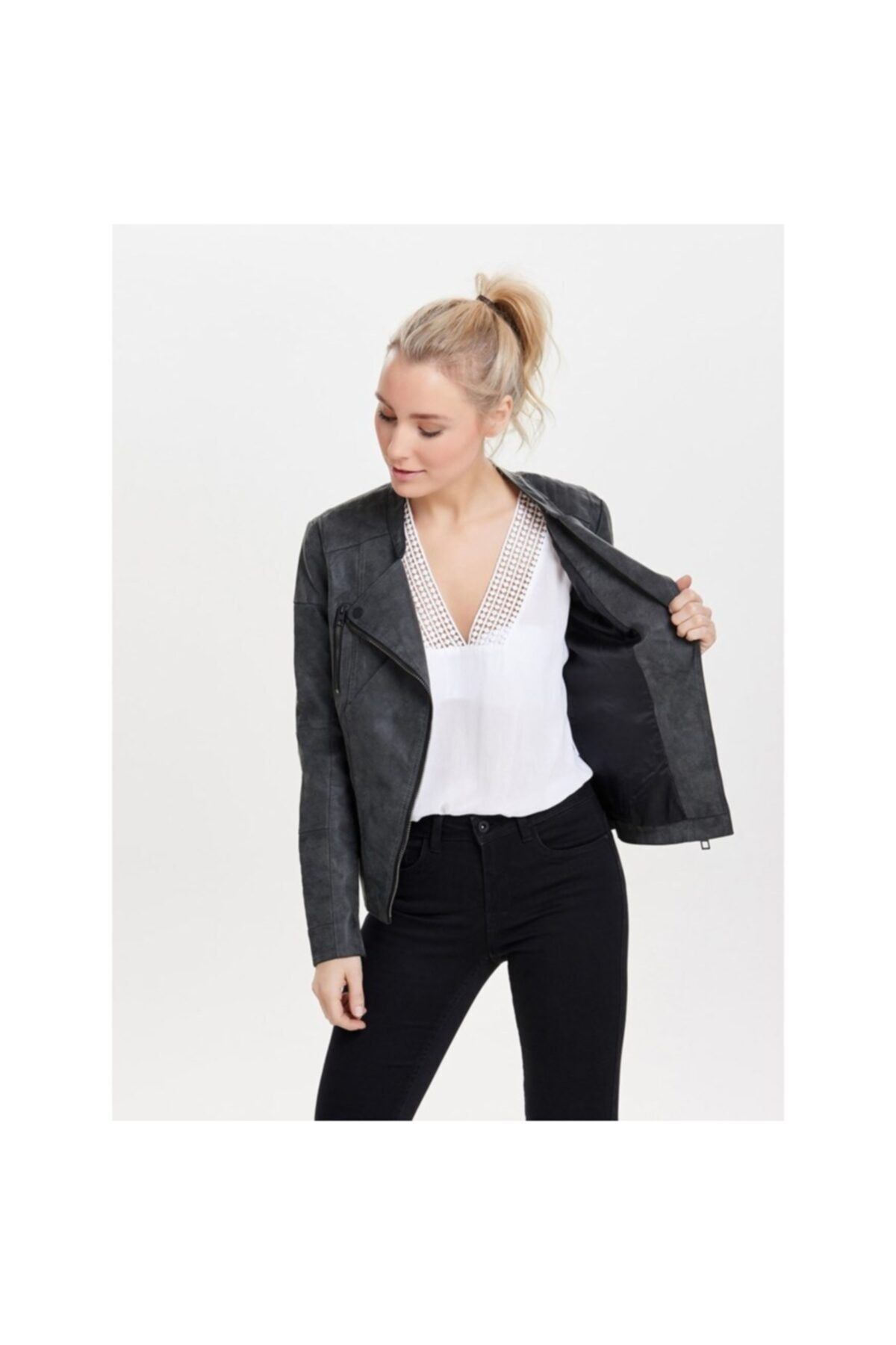 complete the look image