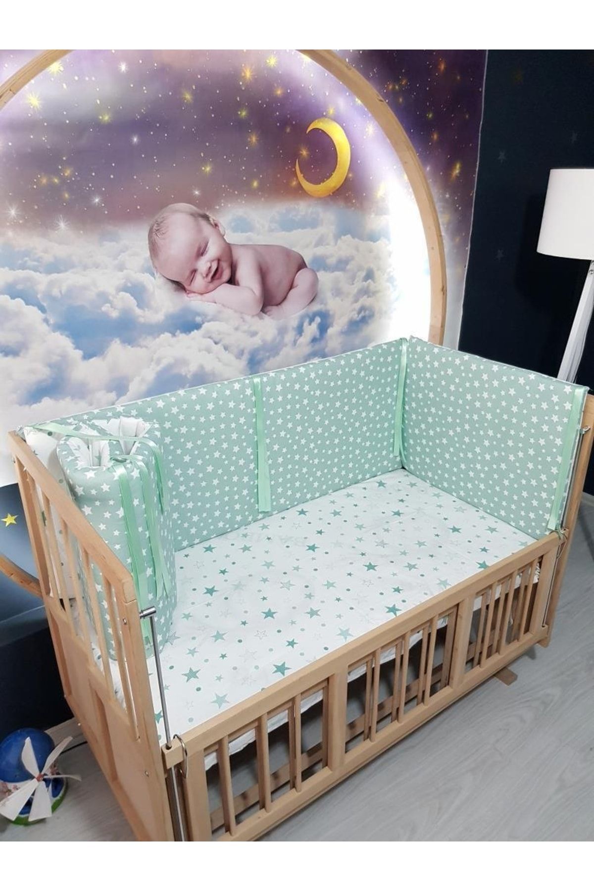 Pillow in baby sale cot