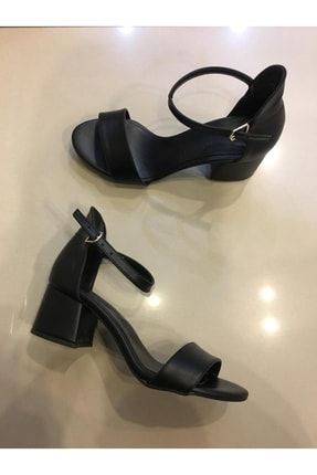 Sandalet Siyah Bilekten Bağlı Kısa Kalın Topuk Topuk Boyu 5 Cm hh5454