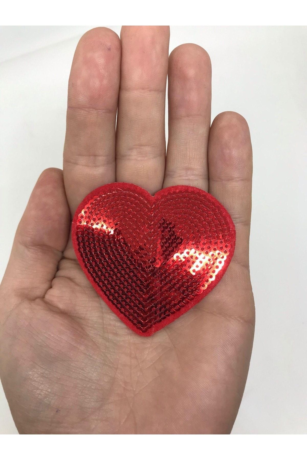 oldskoolbutik-Red Sequin Sequined Heart Crest 1