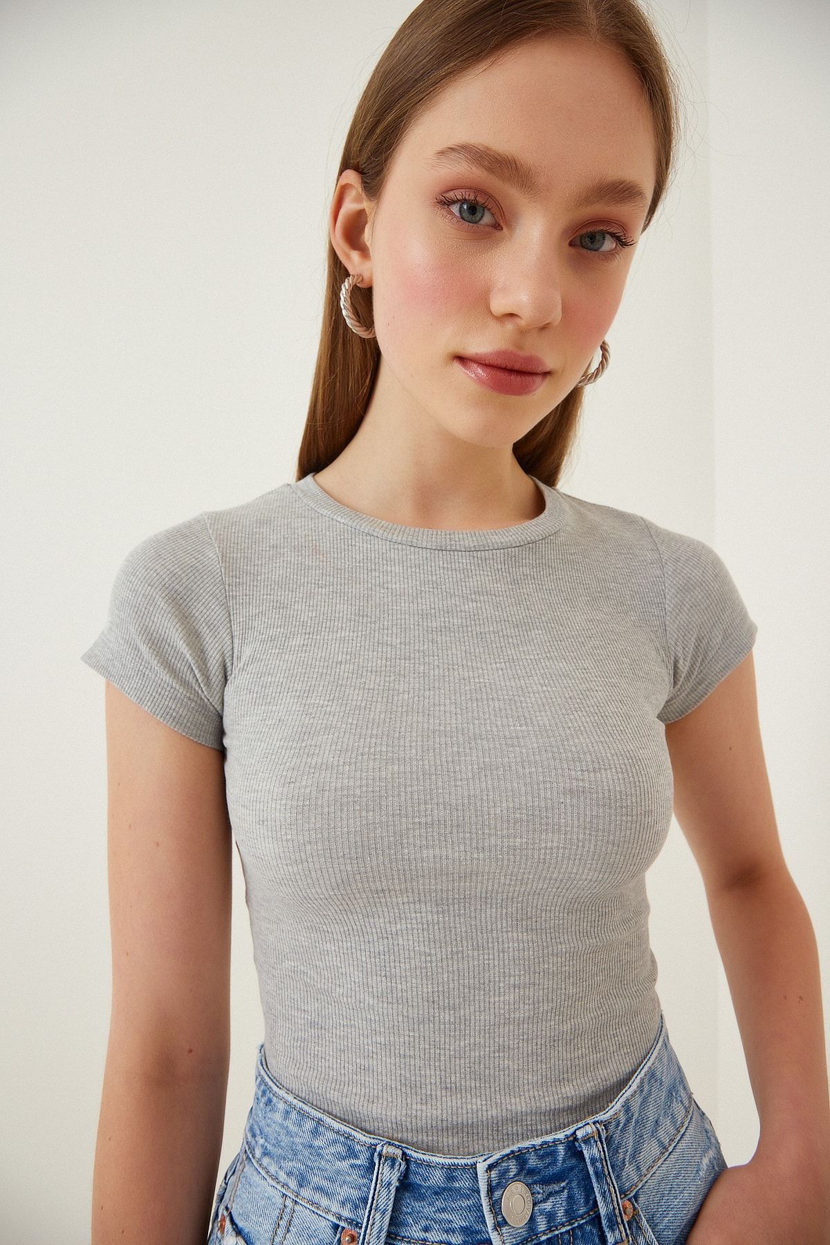 Happiness İstanbul T-Shirt Grau Regular Fit Fast ausverkauft