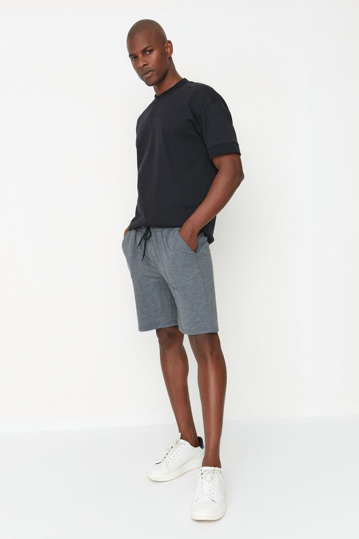 Trendyol Collection Shorts Grau Mittlerer Bund FN7804