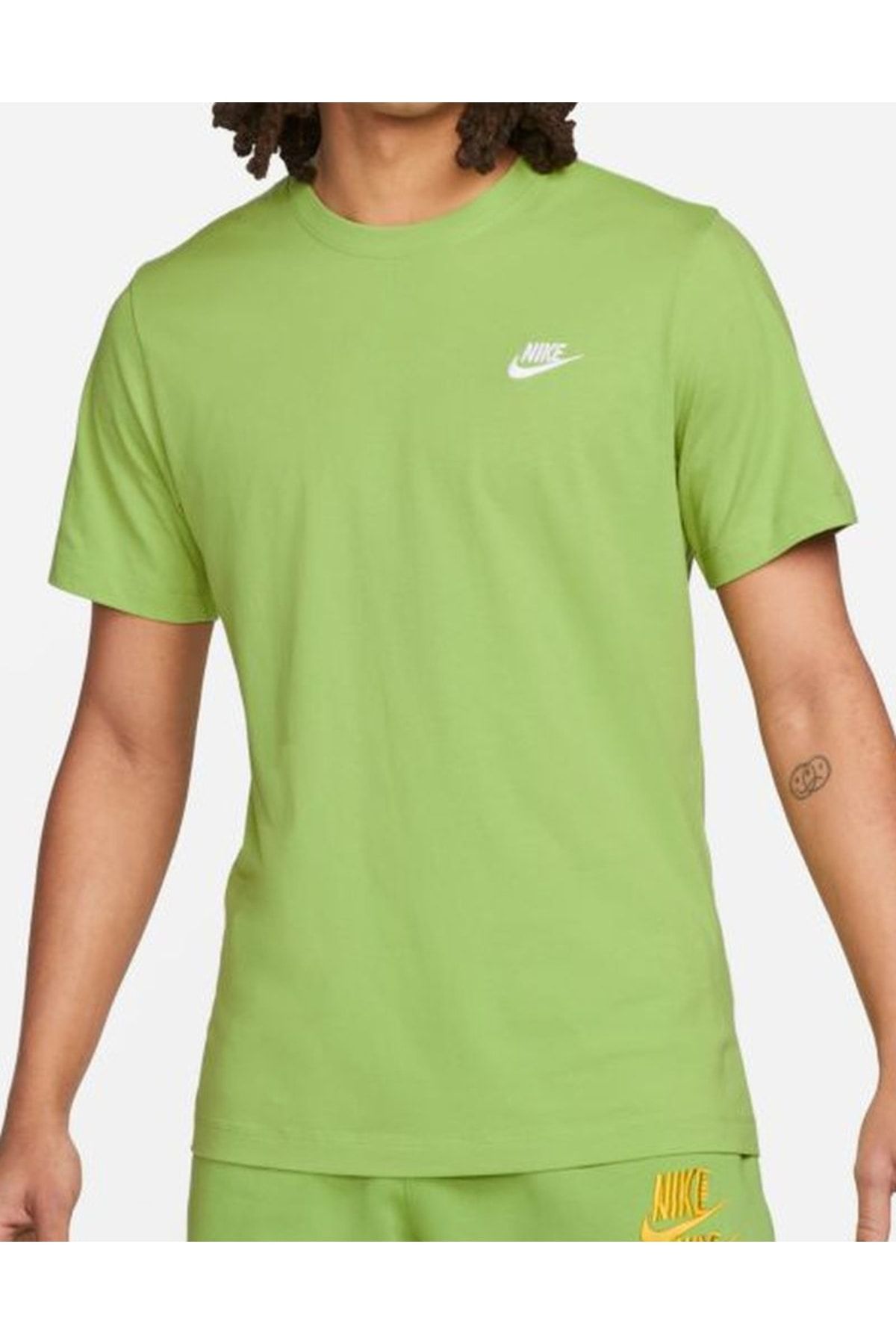 Nike club t shirt green clearance