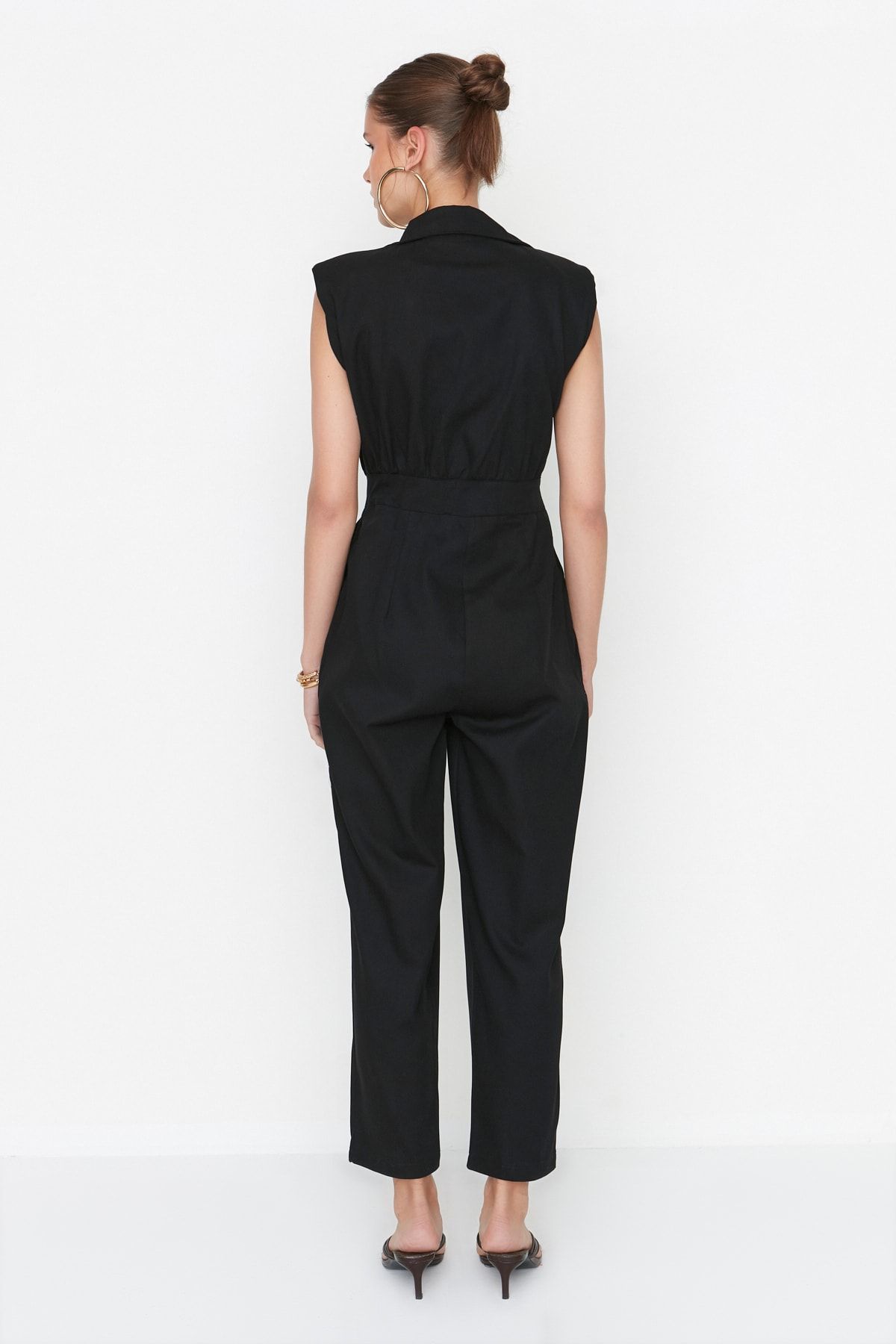 Trendyol Collection-Schwarzer ärmelloser Jumpsuit aus Gabardinegewebe mit Hemdkragen TWOSS21TU0233 5