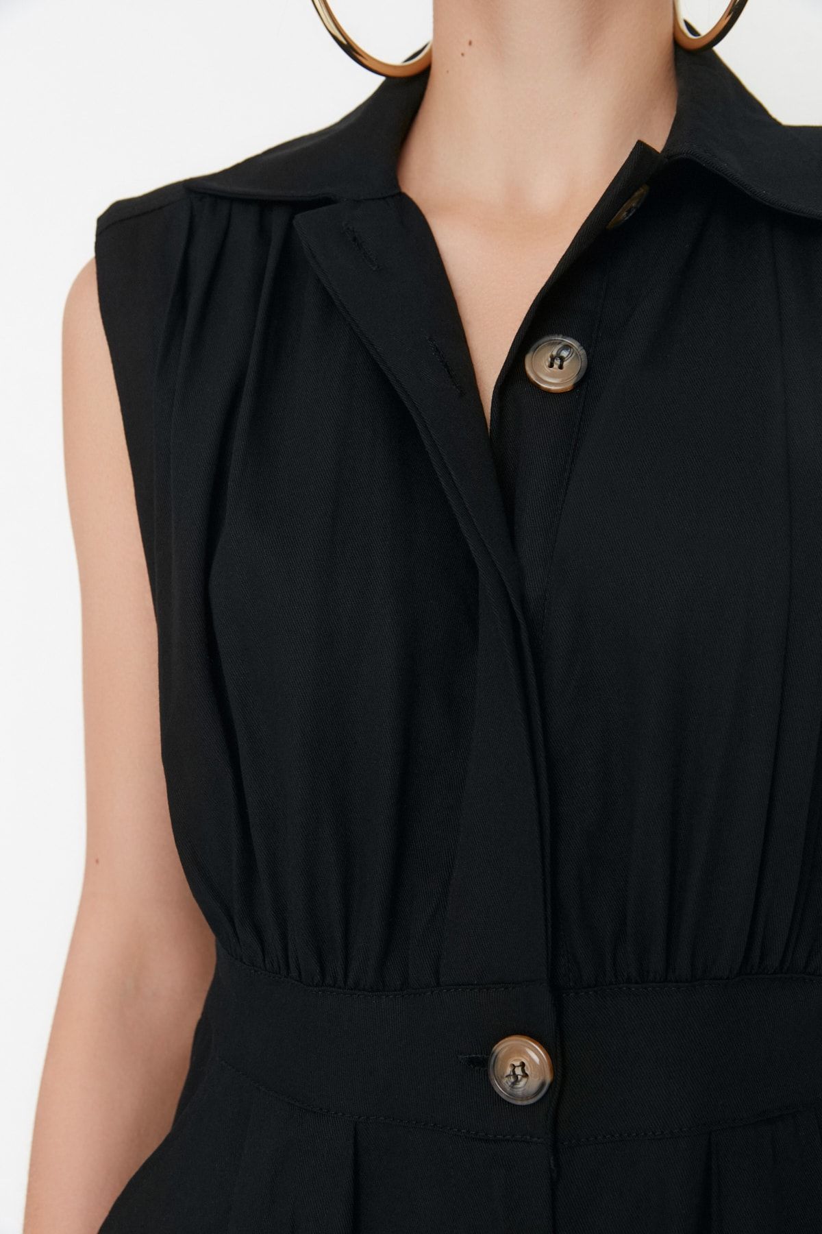 Trendyol Collection-Schwarzer ärmelloser Jumpsuit aus Gabardinegewebe mit Hemdkragen TWOSS21TU0233 4