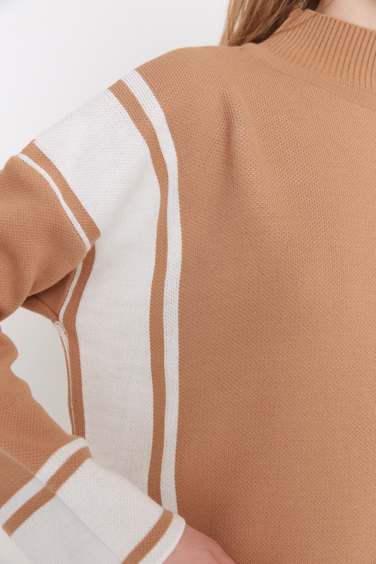 Trendyol Modest-Hnědý pletený svetr s vysokým límcem TCTAW22AK0163 4