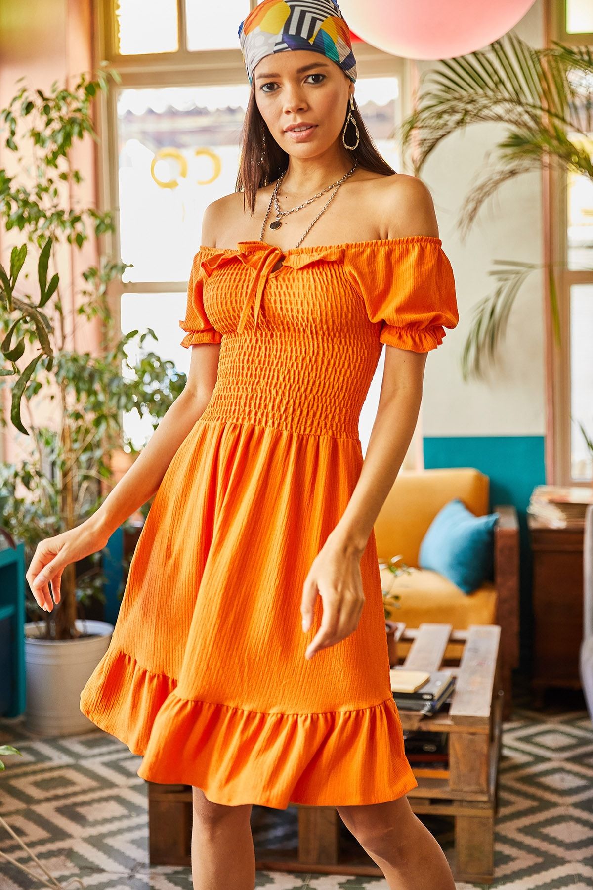 Olalook Orangefarbenes, ausgestelltes Kleid mit - Bindegürtel für Damen Trendyol und Gimped-Kragen