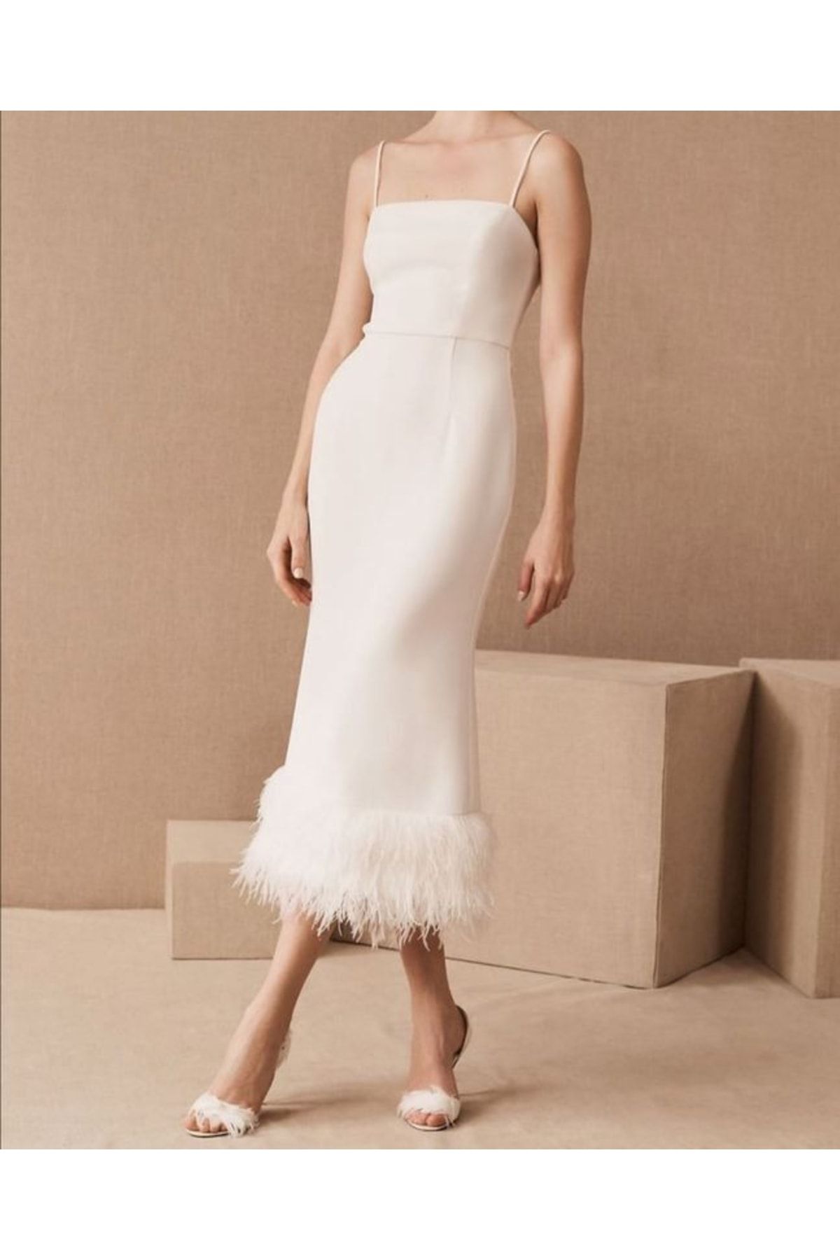 modèle crayon robe blanche détaillée otrish