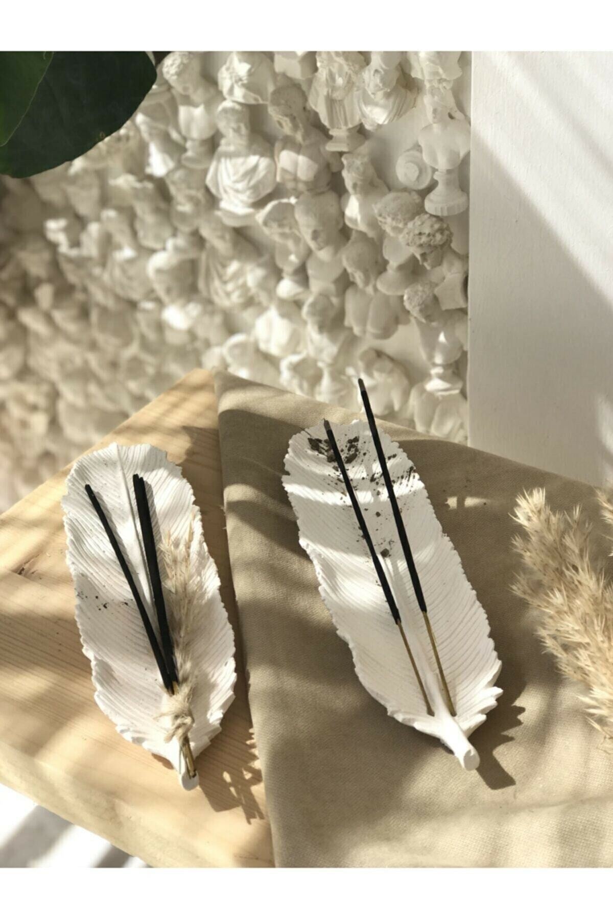 Scented Feather Incense Set White 2-Piece Feather Incense Set