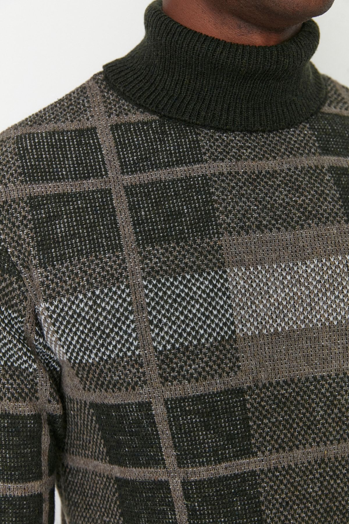 Trendyol Collection-Karierter Strickpullover mit Rollkragen – Khaki, normale Passform TMNAW22KZ0307 4