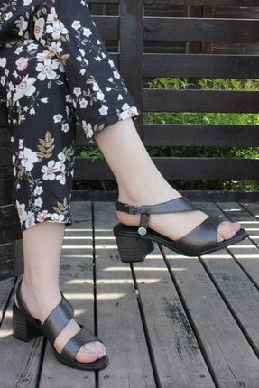 Kadın Yazlık Hakiki Deri Klasik Kalın Topuklu Sandalet M22-YS1130