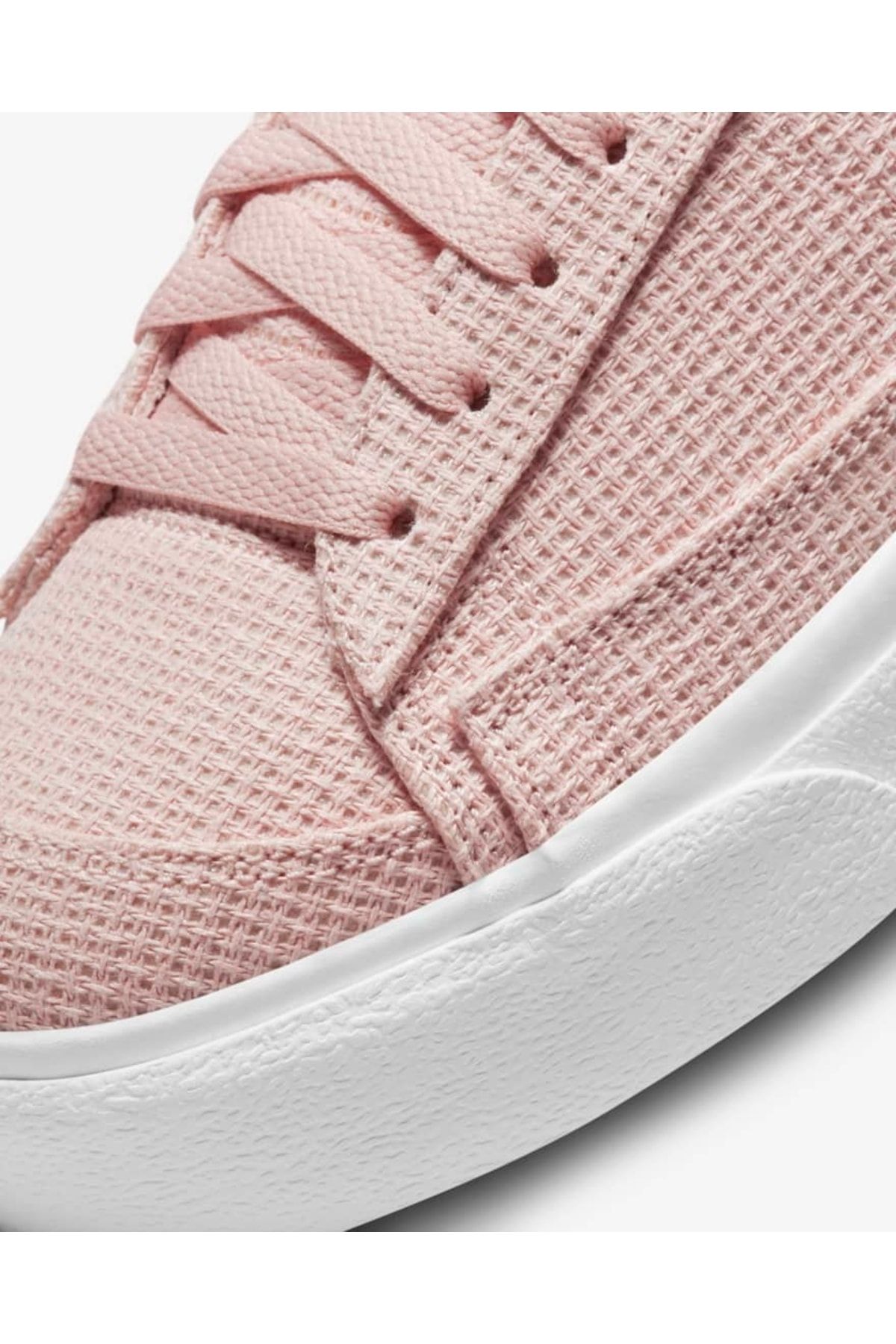 Pink nike blazer low sale