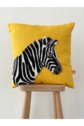 Sarı Zebra Figürlü Punch Kırlent Yastık Kılıfı 45*45 Cm