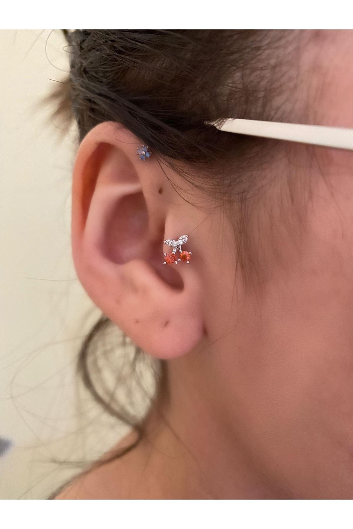 zirkon taşlı Kiraz Tragus helix lobe uyumlu  Piercingi