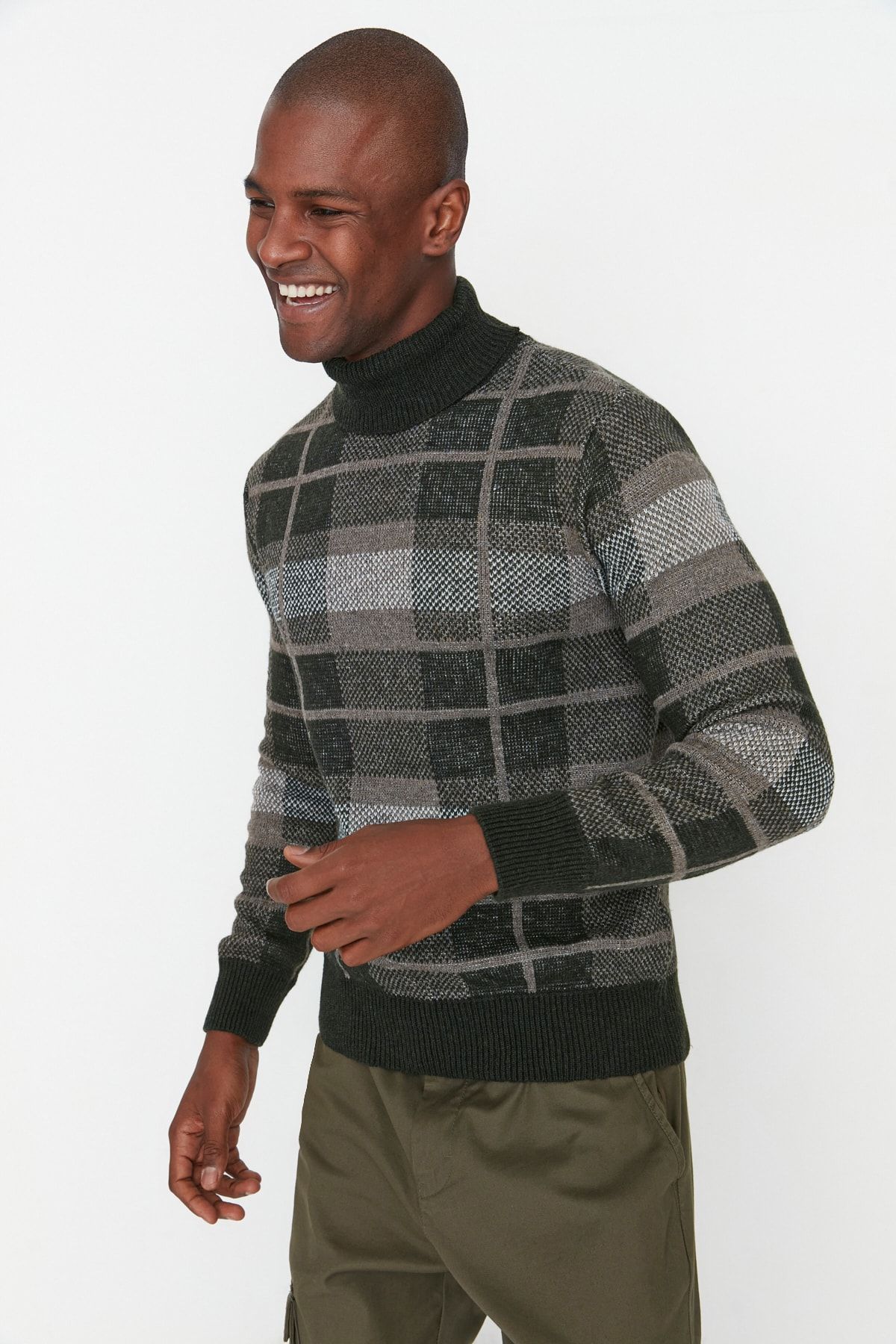 Trendyol Collection-Karierter Strickpullover mit Rollkragen – Khaki, normale Passform TMNAW22KZ0307 2