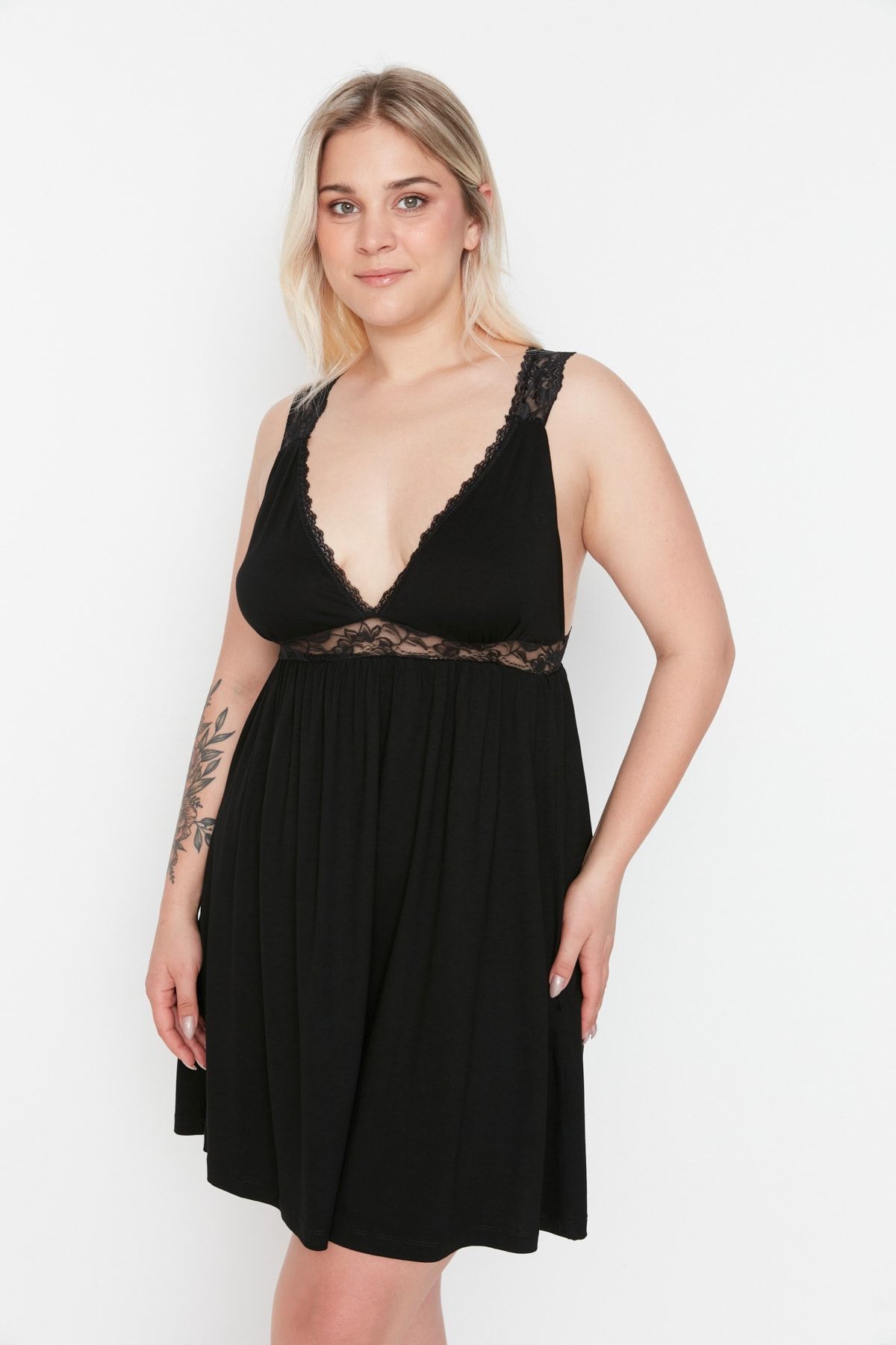 Trendyol Curve Siyah Dantelli Örme Gecelik TBBSS22GC0050