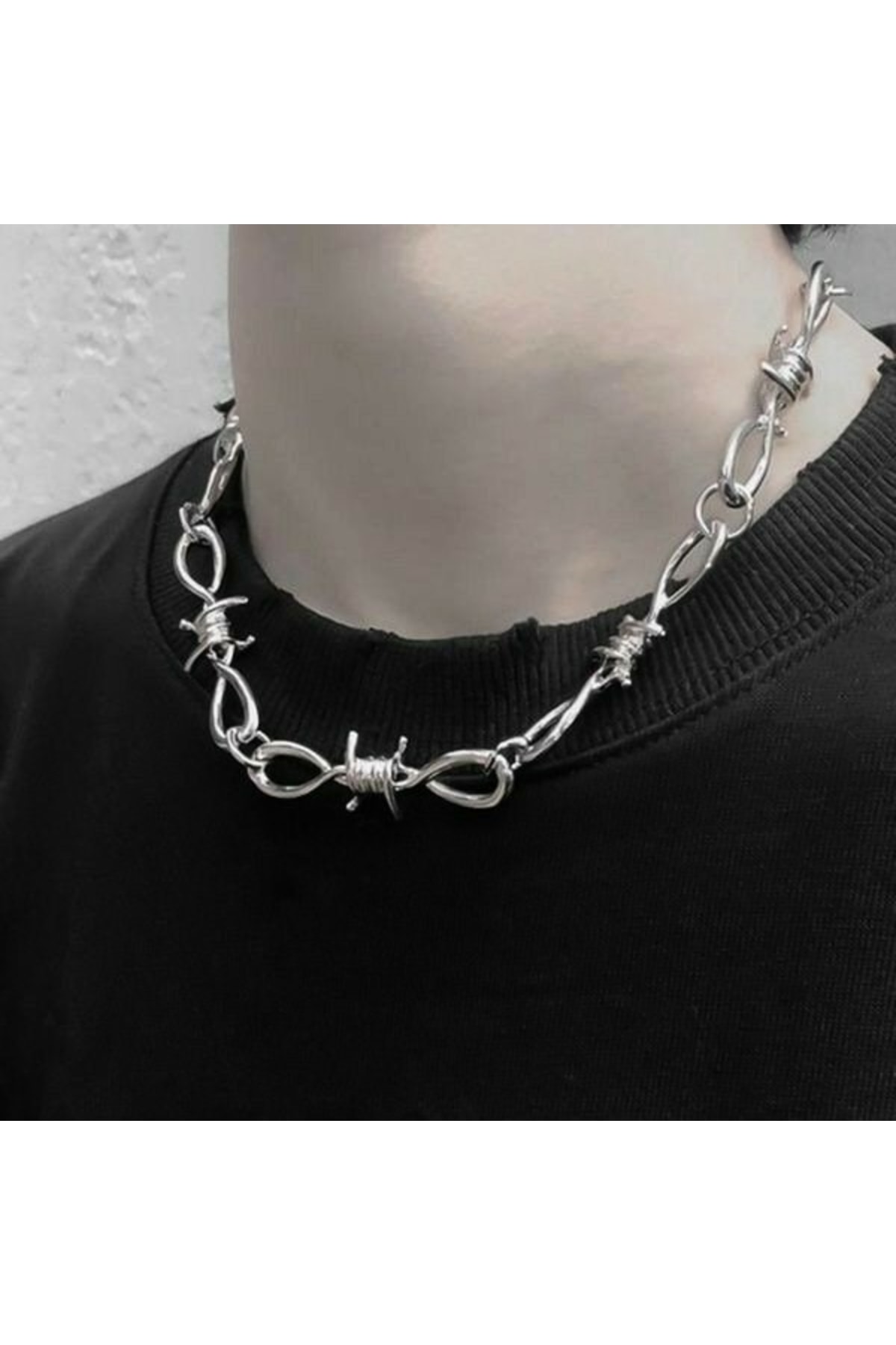 колючая цепь. подвеска рок. цепи проволока. цепи проволока. цепочка проволока.