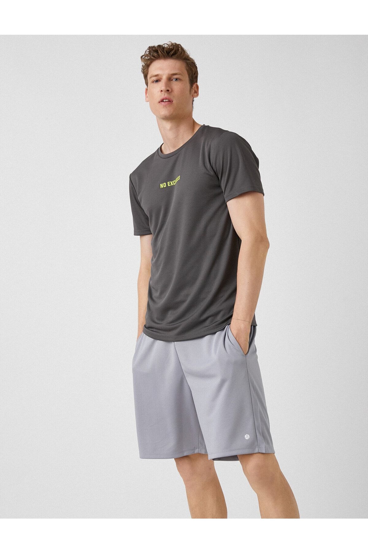 Koton T-Shirt Grau Figurbetont Fast ausverkauft