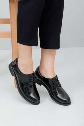 Siyah Rugan Gön Yuvarlak Burun Kısa Topuklu Bağcıklı Kadın Günlük Ayakkabı 37107